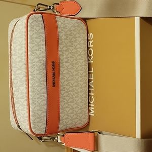 Michael kors crossbody